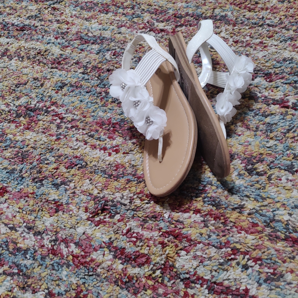 NWOT INC International Concepts White Sandals no box - Picture 3 of 7